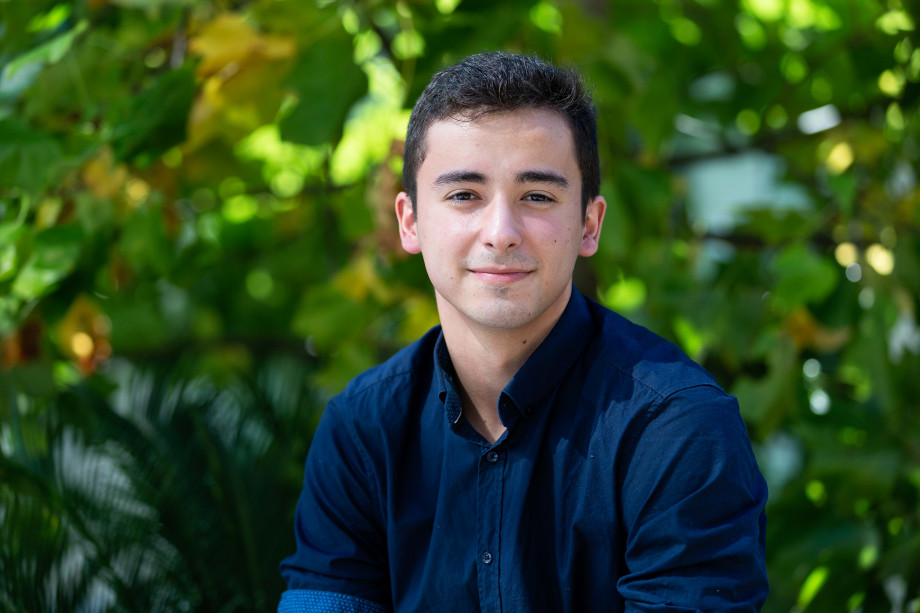 Headshot of honours student Pablo Bonilla.