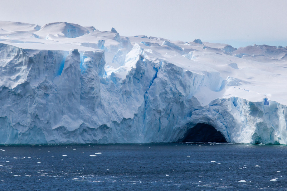 Photo of Antarctic ice shelf