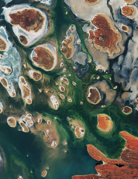 Aerial image of Lake Mackay.